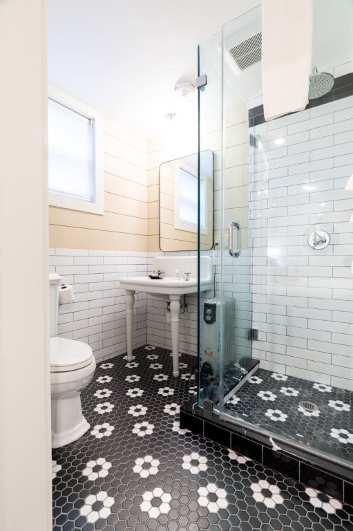 Modern bathroom with glass shower