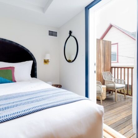 Room with arched headboard and blue blanket