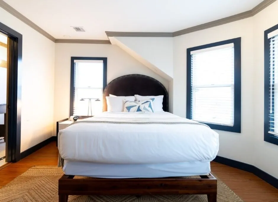Room with arched headboard and soft lighting